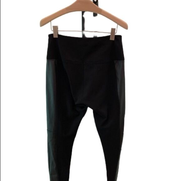 Lysse Vegan Leather Side Panel Ponte Leggings - Picture 4 of 4